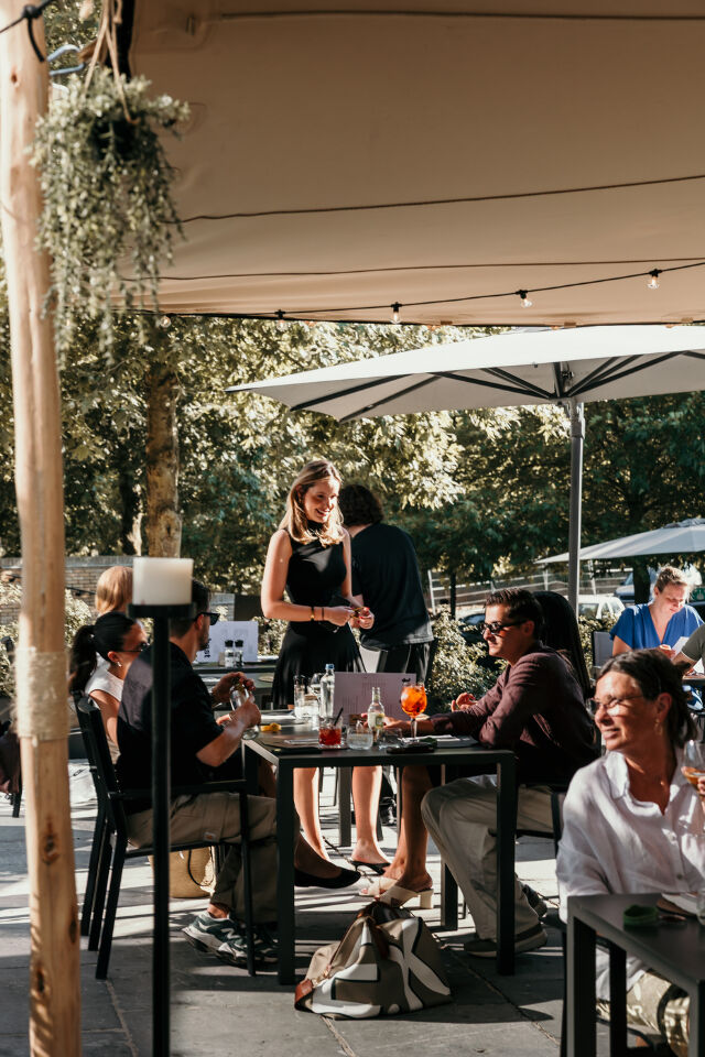 Zonnig terras in Restaurant Hast in Dilbeek